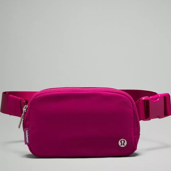 🆕️ LULULEMON EVERYWHERE BELT BAG-  RARE WILD BERRY COLOR - Picture 1 of 12